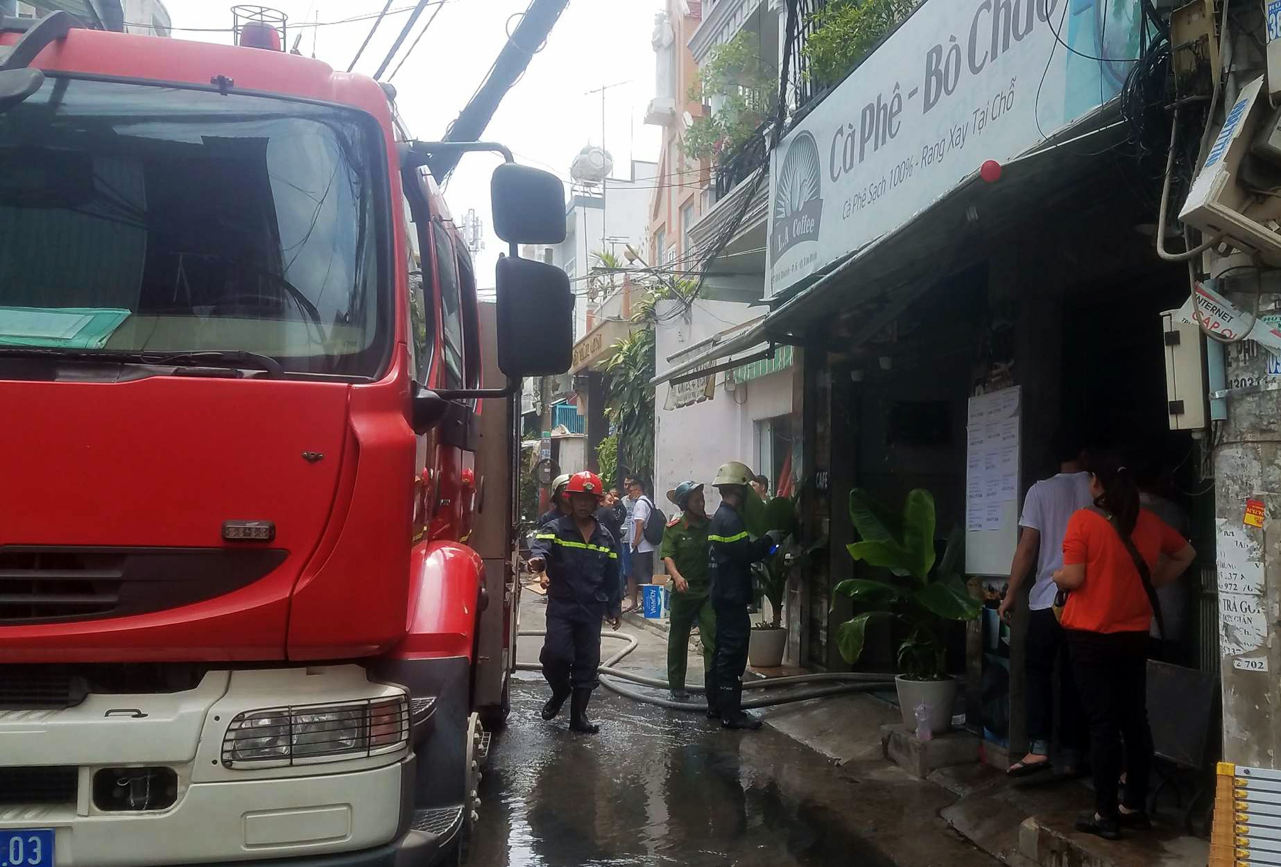 Ch&aacute;y nh&agrave; 2 tầng kinh doanh c&agrave; ph&ecirc; v&agrave; ph&ograve;ng trọ ở T&acirc;n B&igrave;nh - Ảnh 1.