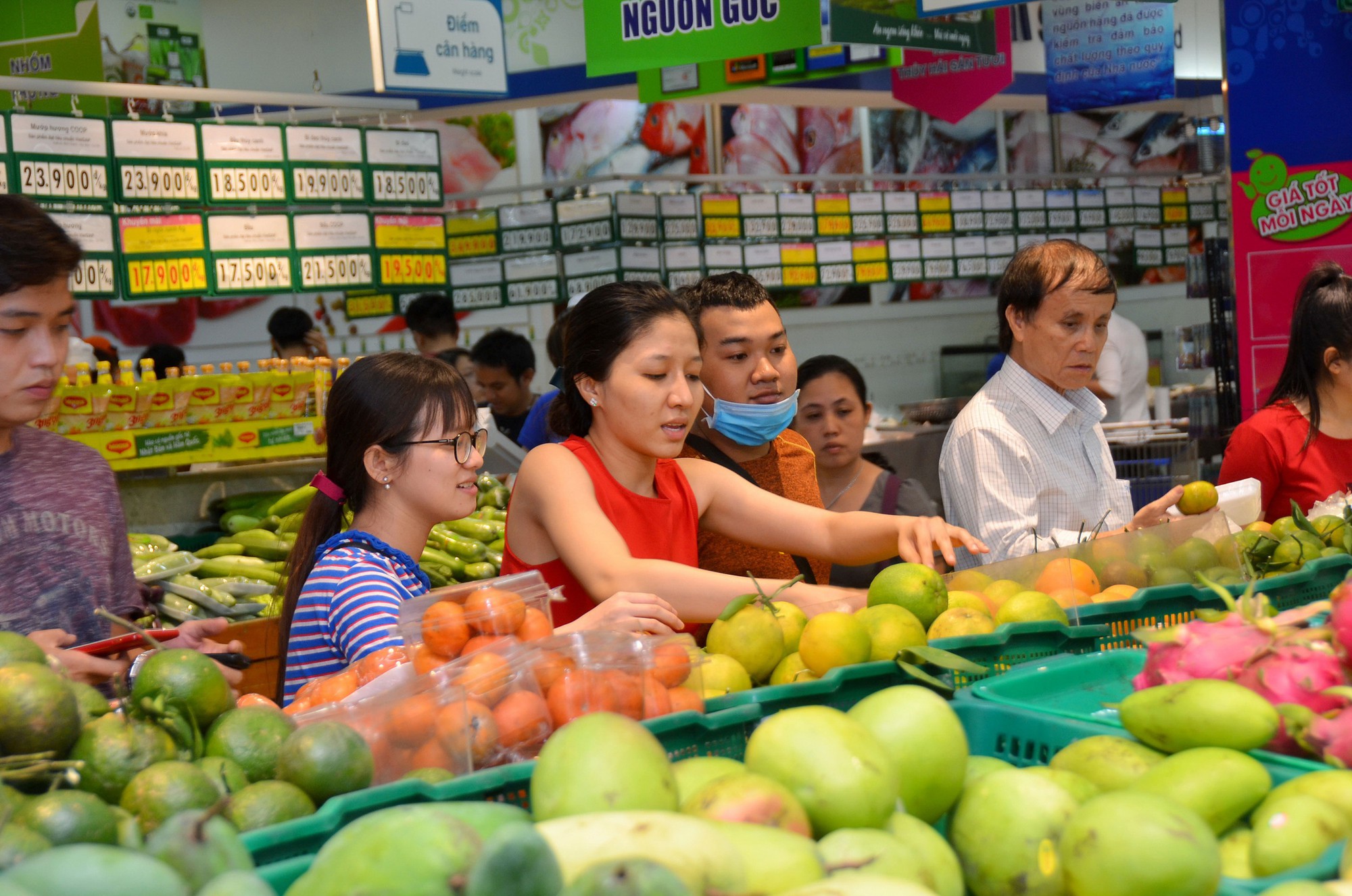 Cần ứng phó cú sốc thương mại bên ngoài