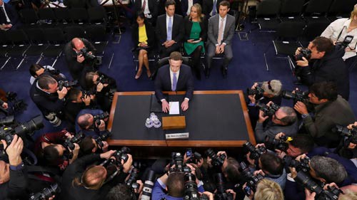 Quyền năng của Facebook không suy suyển