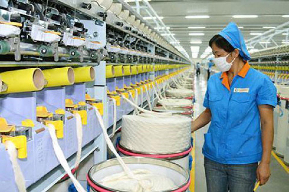 Xuất khẩu dệt may vướng r&agrave;o cản về m&ocirc;i trường - Ảnh 1.