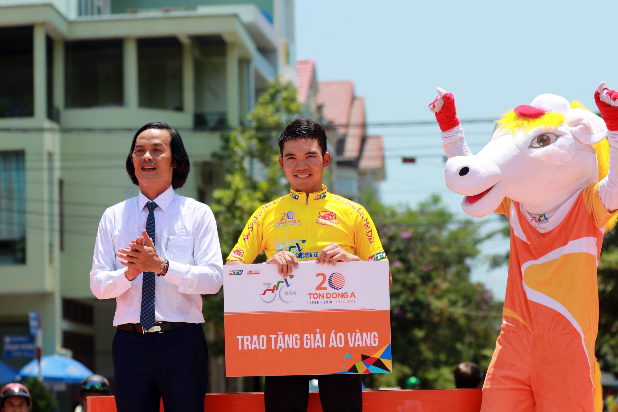 Thêm 1 tay đua TP HCM gặp nạn ở Cúp Truyền hình TP HCM 2018 - Ảnh 10.