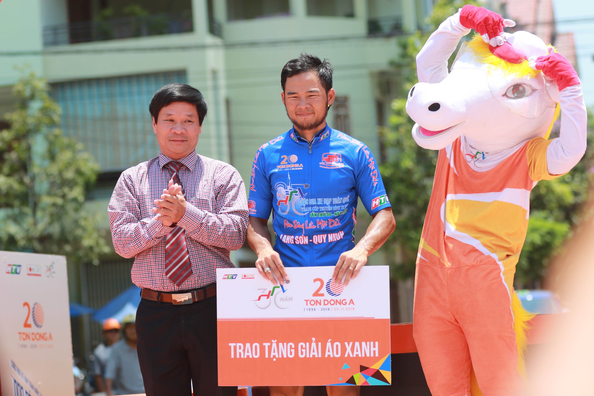 Thêm 1 tay đua TP HCM gặp nạn ở Cúp Truyền hình TP HCM 2018 - Ảnh 9.