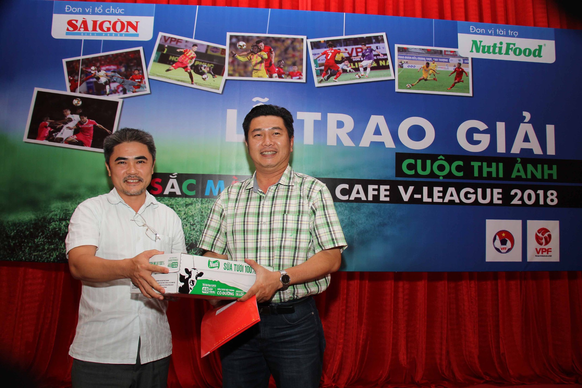 "Tranh chấp trên không" đẹp nhất tháng 3 cuộc thi ảnh V-League 2018