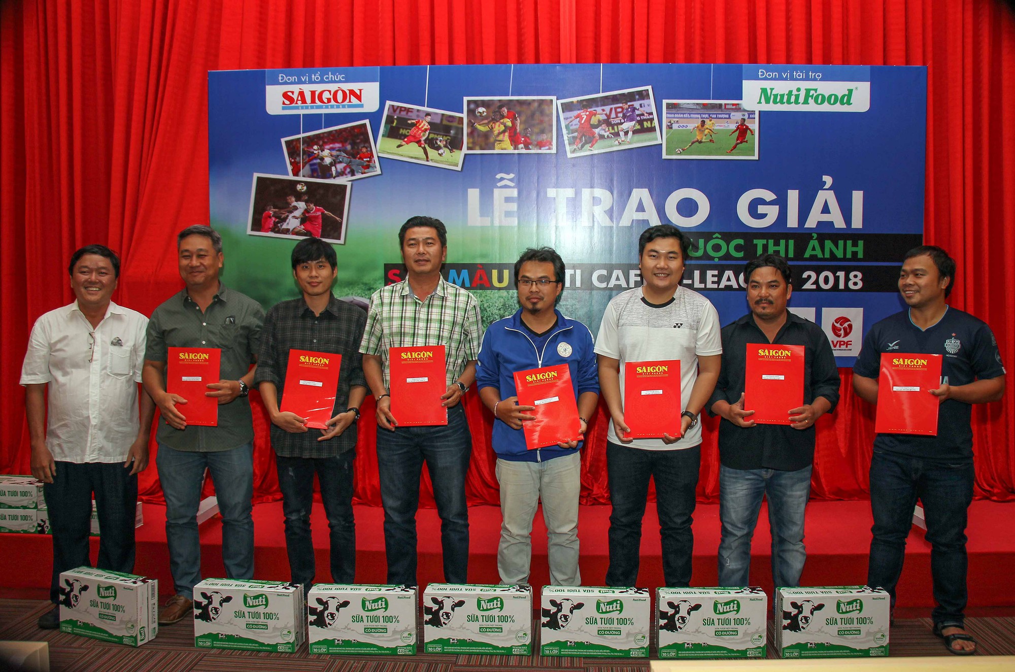 Tranh chấp tr&ecirc;n kh&ocirc;ng đẹp nhất th&aacute;ng 3 cuộc thi ảnh V-League 2018 - Ảnh 1.