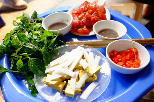 Sứa đỏ mắm tôm, món ngon kỳ lạ của Hà Nội