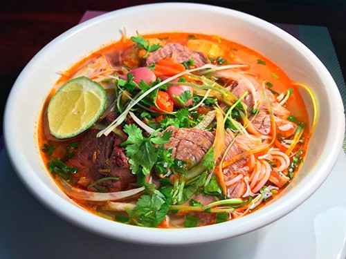 Những món ăn nhất định phải thử khi đến Huế dịp Festival - Ảnh 1.
