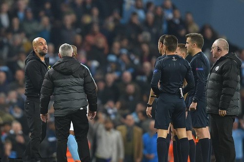 Guardiola d&iacute;nh đ&ograve;n th&ugrave; trọng t&agrave;i, Man City bị loại Champions League - Ảnh 4.