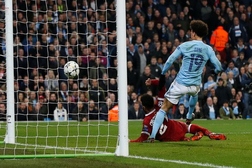 Guardiola d&iacute;nh đ&ograve;n th&ugrave; trọng t&agrave;i, Man City bị loại Champions League - Ảnh 3.