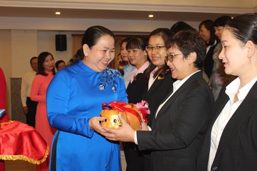 Hơn 1 tỉ đồng hỗ trợ con CNVC-LĐ