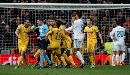 Thảm họa trọng tài ở Champions League
