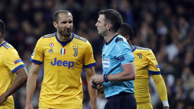Chiellini tố "Real bỏ tiền mua trọng tài"