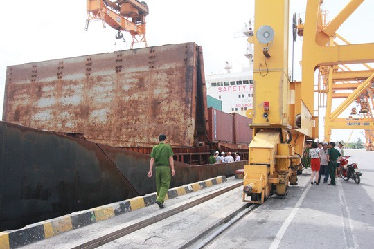 Nhân viên chỉ đạo xếp dỡ cảng Chùa Vẽ tử vong lúc 1 giờ sáng