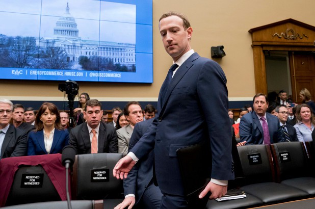 Lộ b&iacute; quyết gi&uacute;p &ocirc;ng chủ Facebook &ldquo;sống s&oacute;t&rdquo; qua phi&ecirc;n điều trần - Ảnh 3.