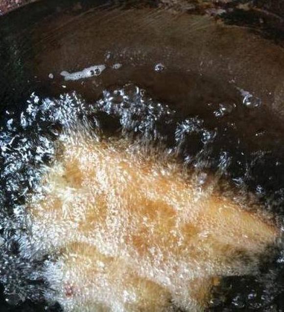 Tuyệt chiêu chiên thịt heo da vàng ươm, giòn rụm - Ảnh 5.