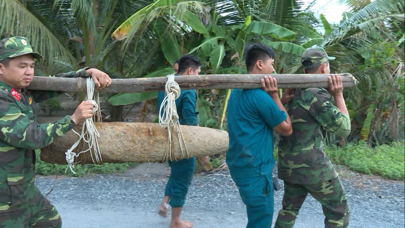 Vô hiệu hóa quả bom "khủng" gần 150 kg ở Vĩnh Long