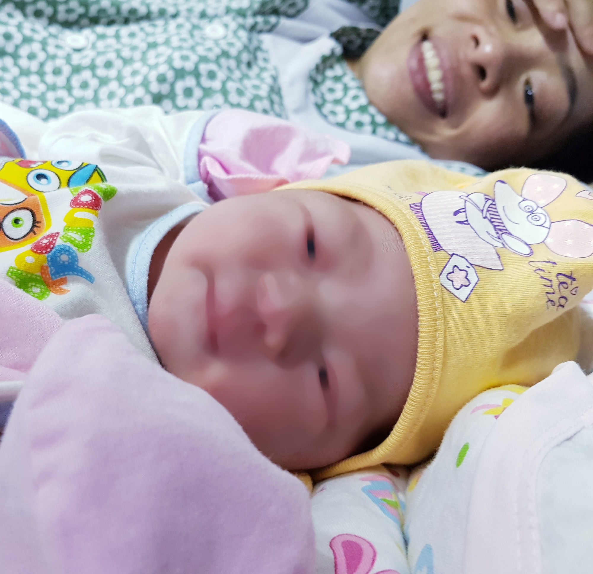 Sản phụ đầu tiên được nong vòi tử cung đã sinh con tự nhiên