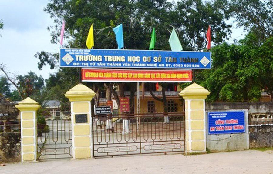 Kỷ luật thầy giáo tát học sinh, bị đấm gãy mũi
