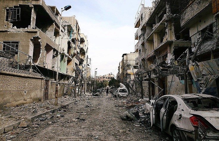 Vụ tấn c&ocirc;ng h&oacute;a học ở Syria l&agrave; chiến dịch b&agrave;i Nga? - Ảnh 2.