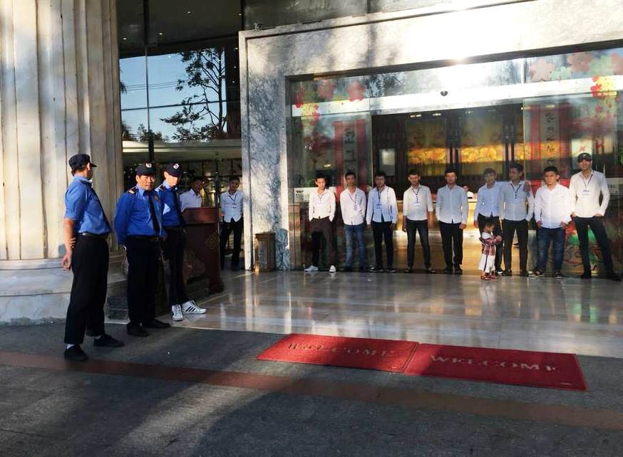 C&aacute;c b&ecirc;n d&agrave;n trận khi kh&aacute;ch sạn Bavico bị thu giữ t&agrave;i sản - Ảnh 1.