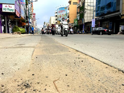 Đào, lấp mặt đường bầy hầy, cẩu thả