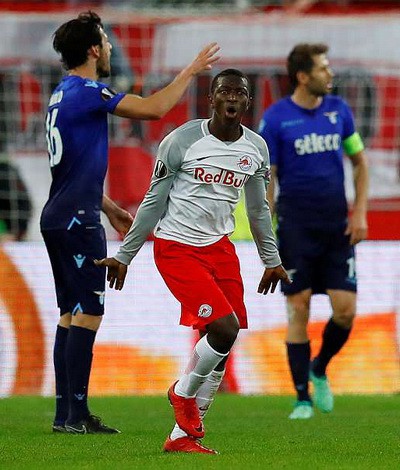 B&ograve; đỏ Salzburg đại n&aacute;o Europa League, Arsenal tho&aacute;t hiểm thần kỳ - Ảnh 2.