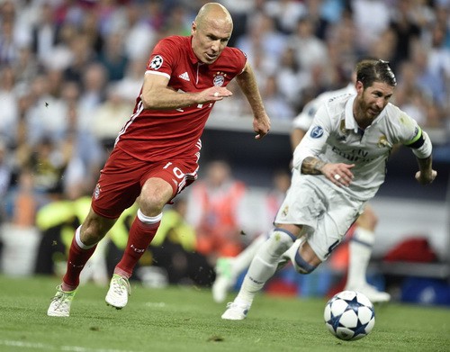 Đôi chân pha lê Arjen Robben giã từ tung hoành sân cỏ - Ảnh 2.