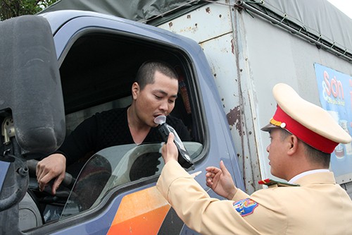 Bộ Y tế đề xuất cấm tuyệt đối người lái ô tô có cồn trong máu