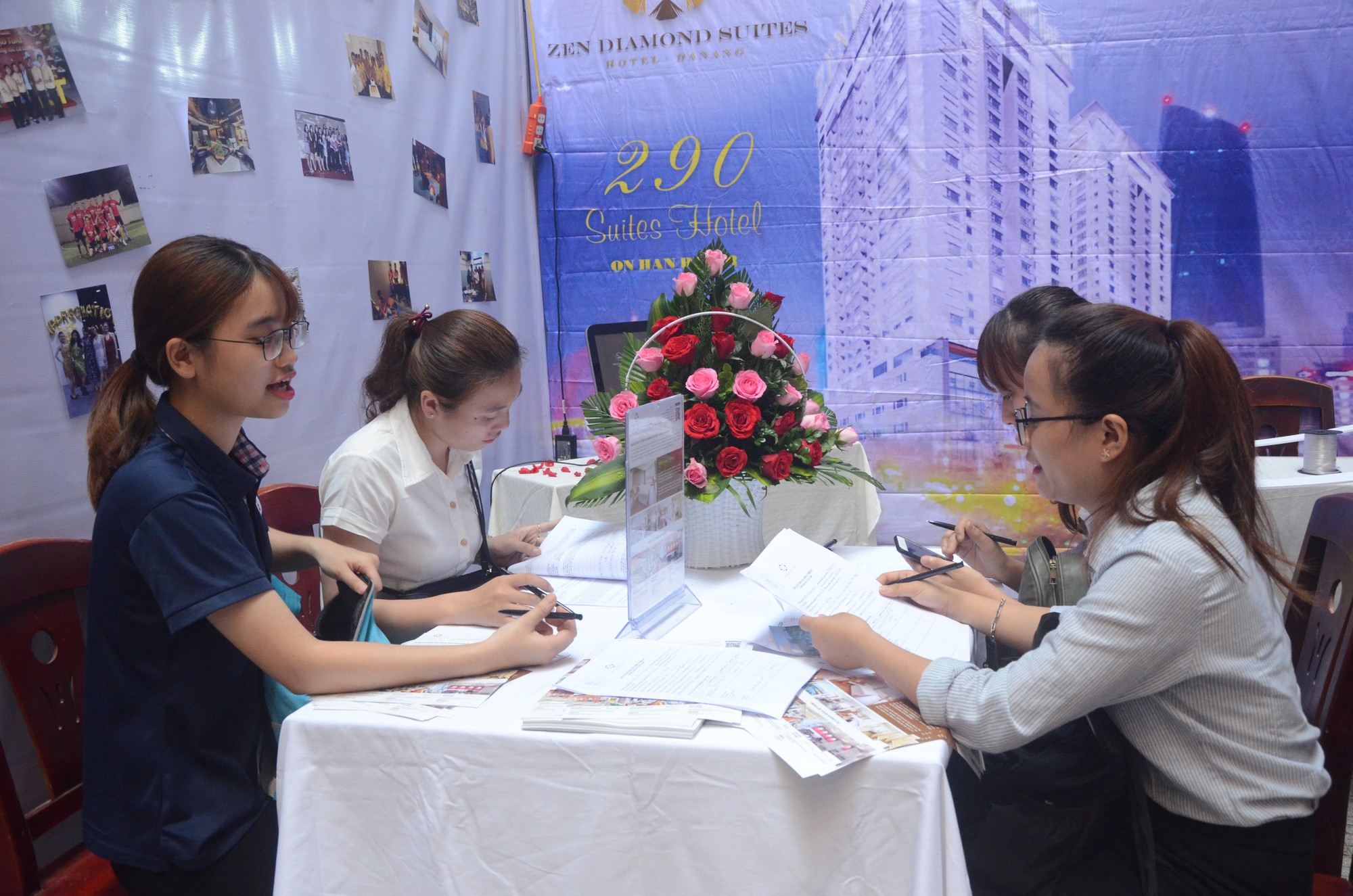 Hơn 1.000 sinh viên tham gia ngày hội việc làm ngành du lịch