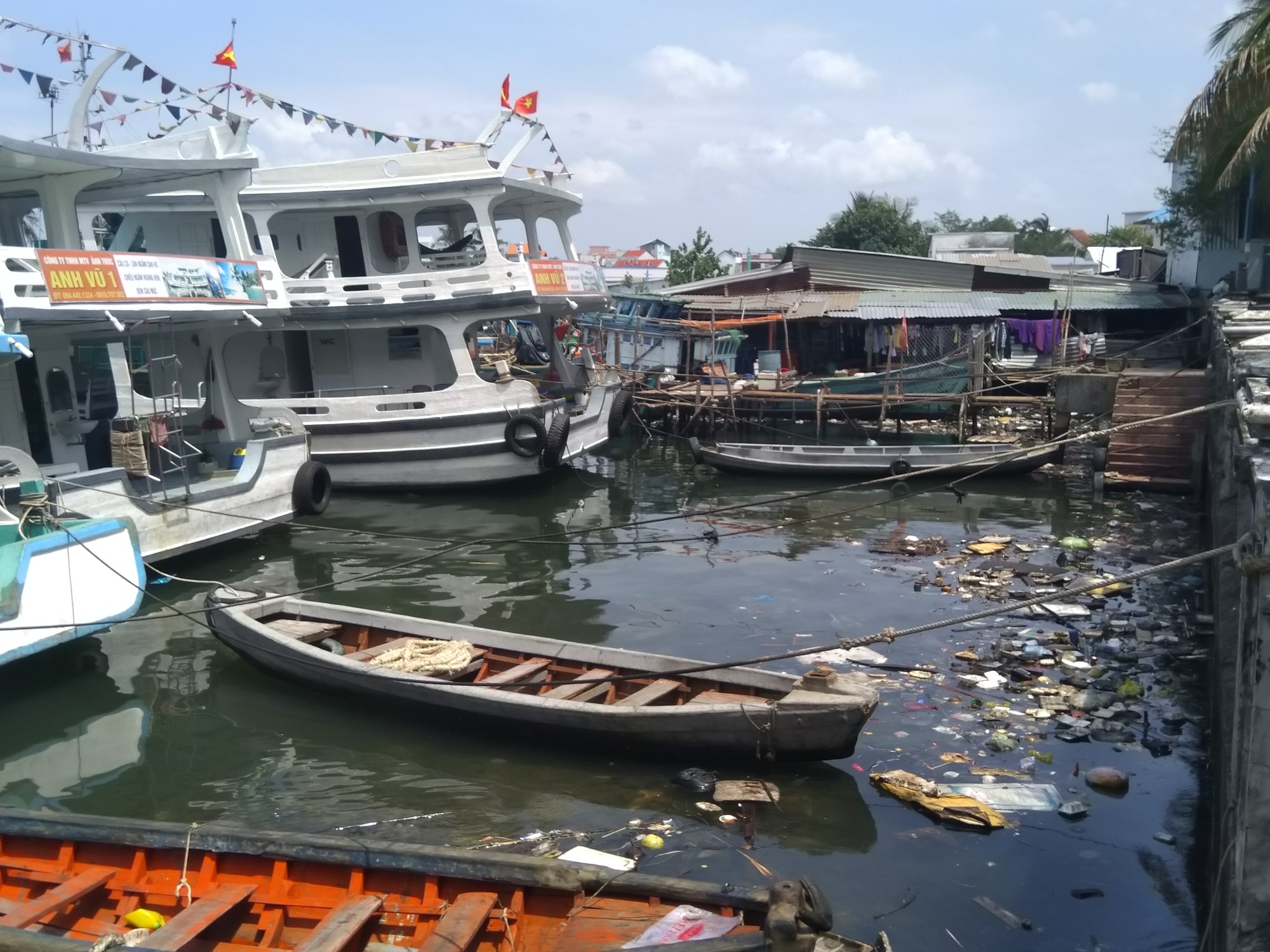 Ớn lạnh với &ldquo;n&uacute;i r&aacute;c&rdquo; ở đảo ngọc Ph&uacute; Quốc - Ảnh 13.