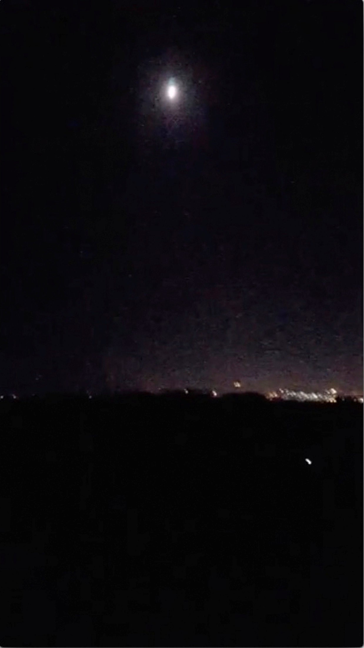 (Video) - Mỹ và đồng minh dội tên lửa vào Syria - Ảnh 2.
