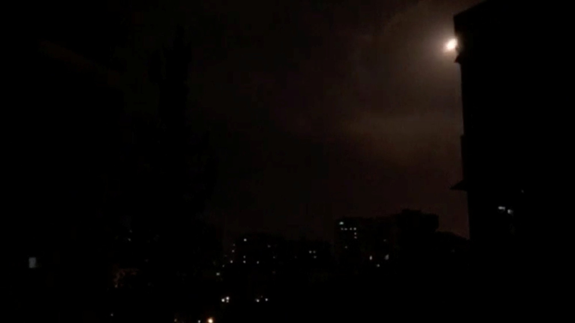 (Video) - Mỹ và đồng minh dội tên lửa vào Syria - Ảnh 6.