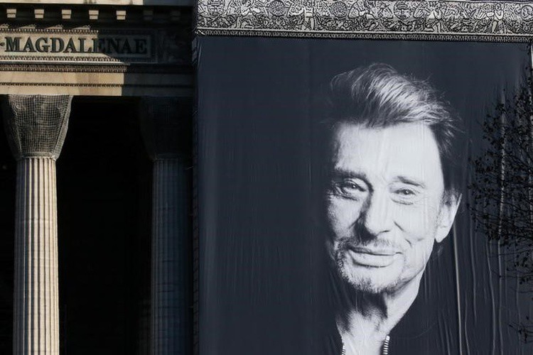 Đ&oacute;ng băng t&agrave;i sản của cố danh ca Johnny Hallyday - Ảnh 2.