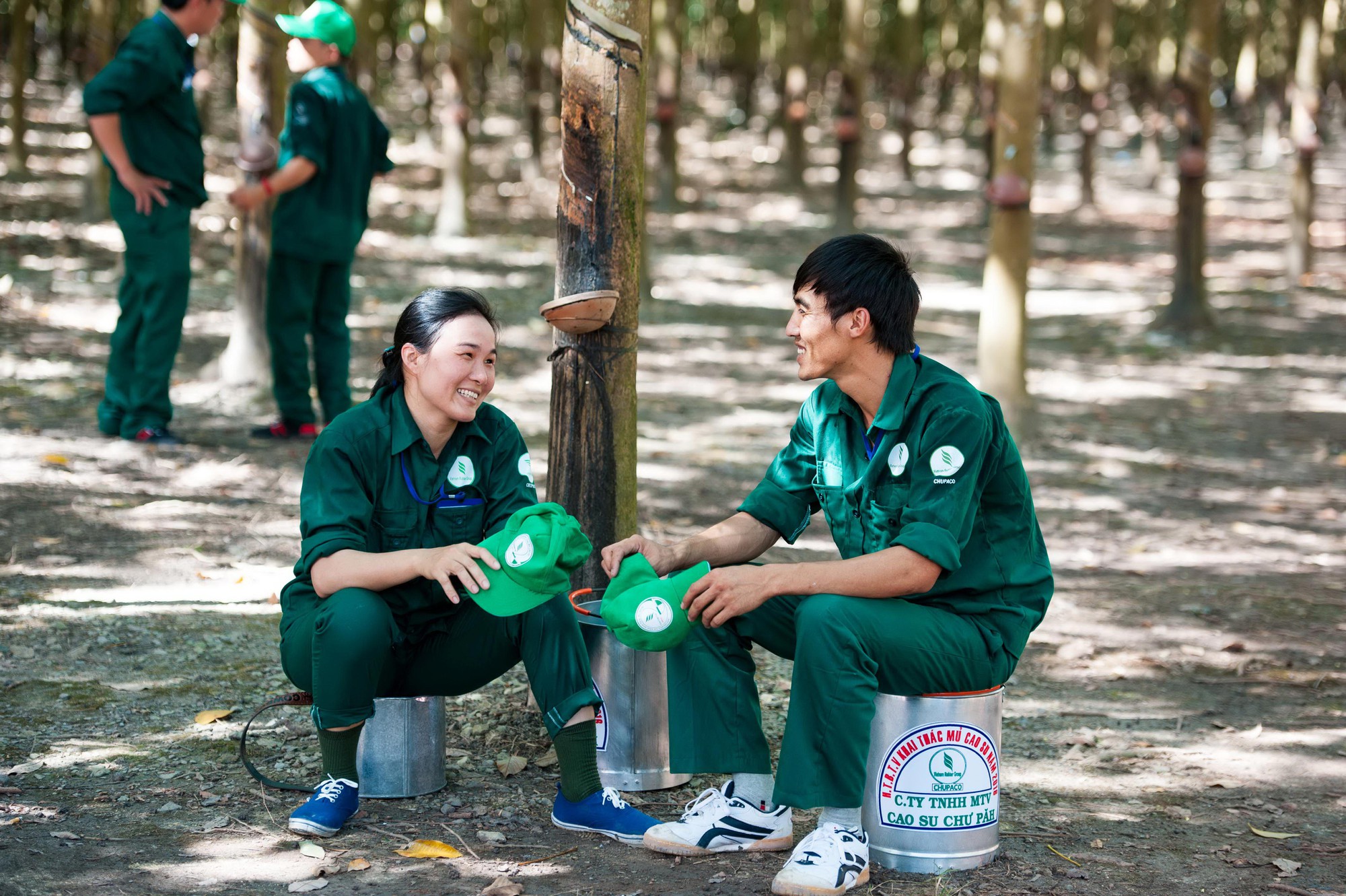 Tìm cách giữ chân công nhân