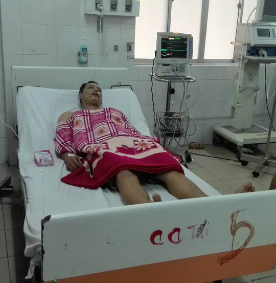 Đang n&oacute;i chuyện th&igrave; cự c&atilde;i, d&ugrave;ng dao đ&acirc;m người t&igrave;nh thủng tim - Ảnh 1.