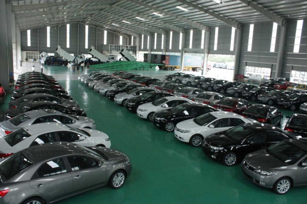 Xe hơi tăng giá, dân tình rủ nhau ngưng mua