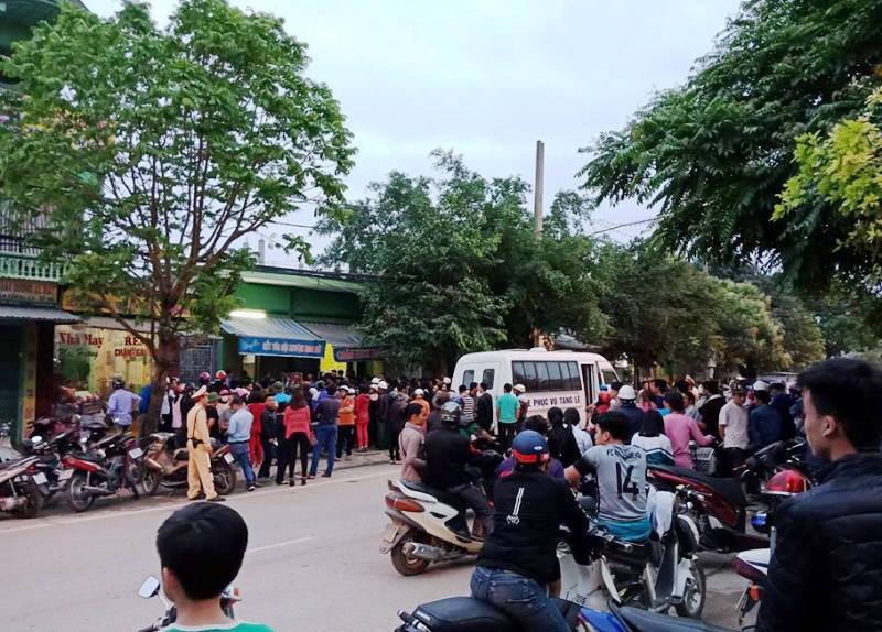 Chồng siết cổ vợ rồi treo cổ tự tử trong tiệm cắt tóc gội đầu - Ảnh 2.