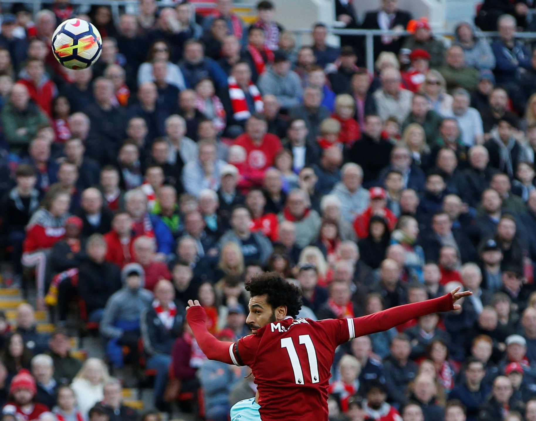 Salah ghi bàn đẹp nhất vòng 34 Premier League