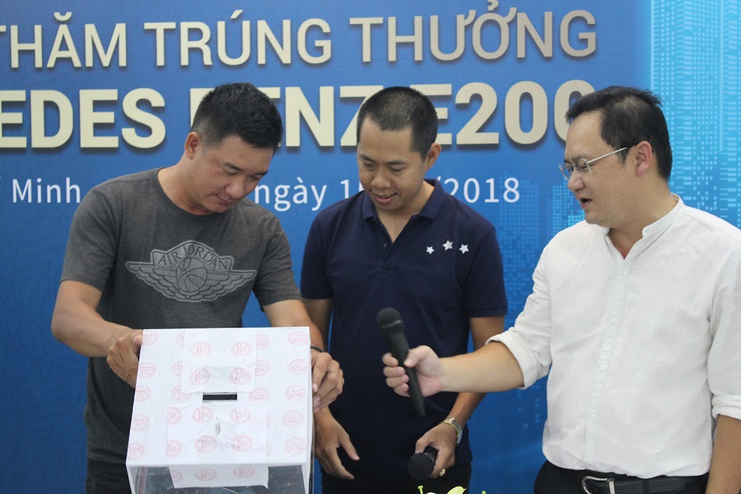 Mua căn hộ Kingdom 101, tr&uacute;ng Mercedes Benz E200 - Ảnh 1.