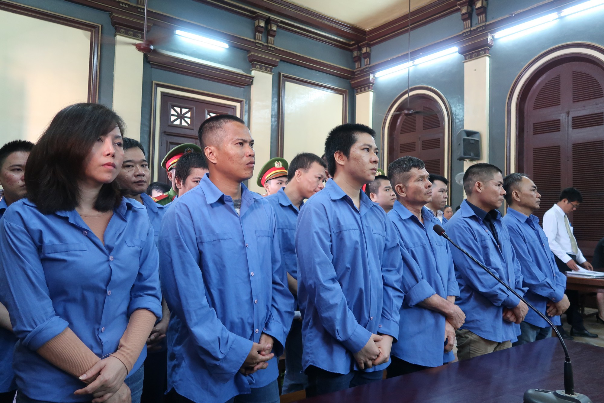 Xử băng rút ruột hàng trăm ngàn lít xăng dầu máy bay