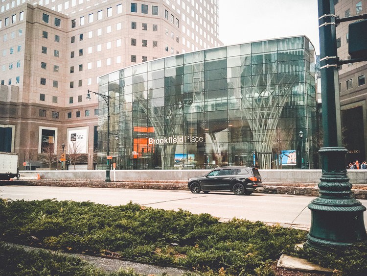 Kh&aacute;m ph&aacute; trung t&acirc;m mua sắm xa xỉ bậc nhất New York - Ảnh 1.