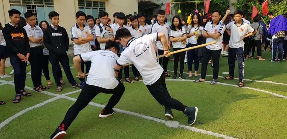 V&agrave;o lớp 10 n&ecirc;n học trường c&ocirc;ng hay trường tư? - Ảnh 2.