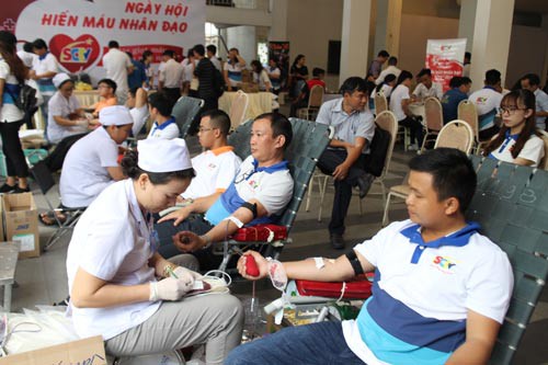 Gần 500 người tham gia Ngày hội hiến máu