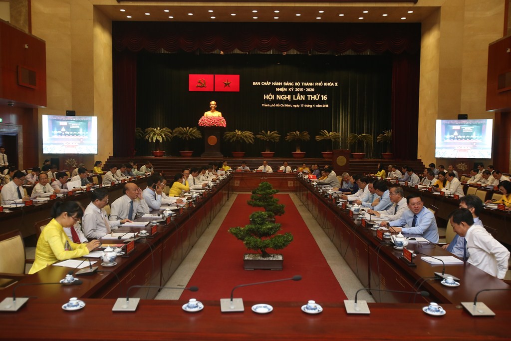 C&oacute; biểu hiện suy tho&aacute;i về tư tưởng l&agrave; bố tr&iacute; sắp xếp lại c&aacute;n bộ - Ảnh 2.