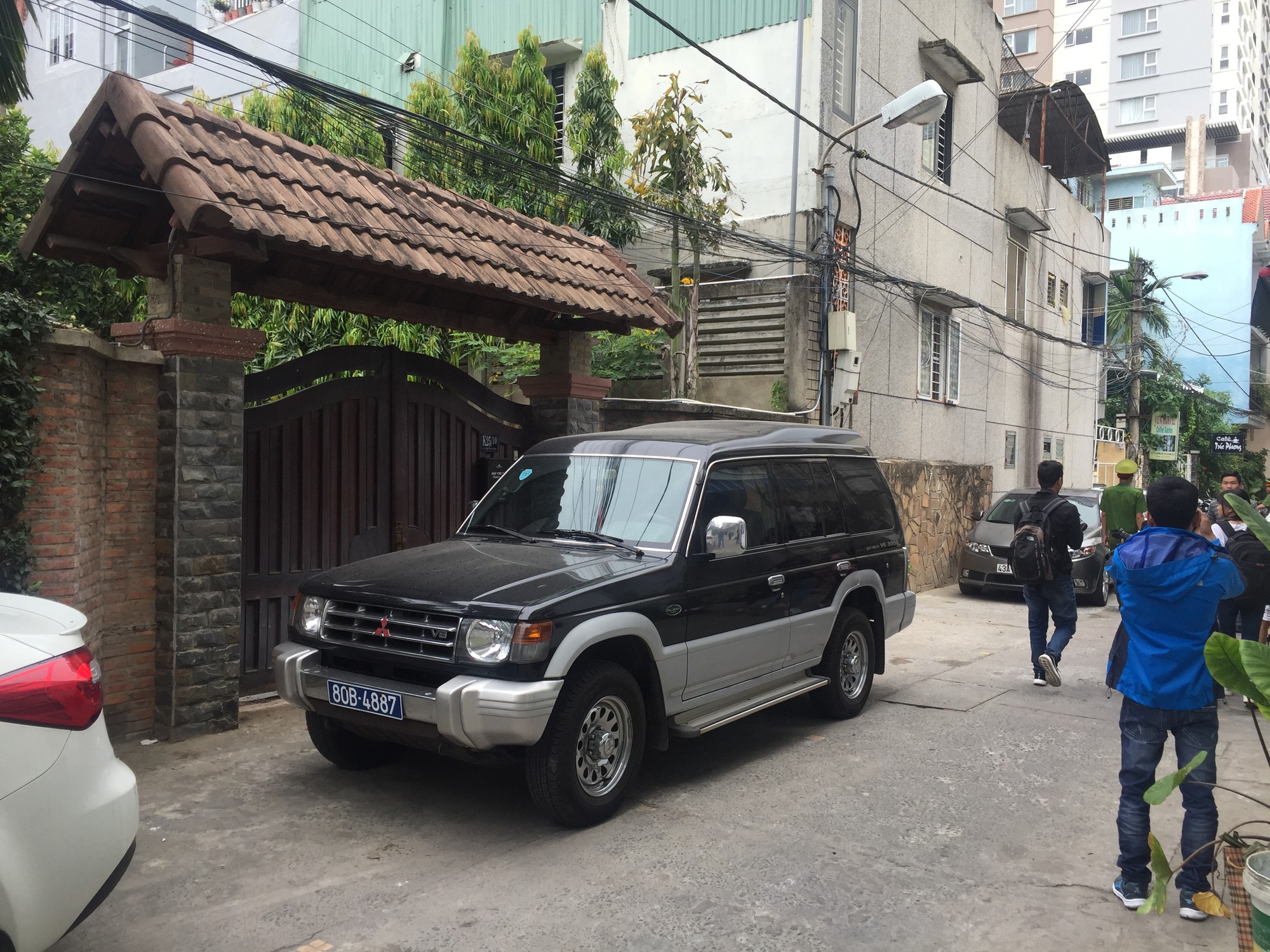 Công an khám xét nhà 2 cựu chủ tịch Đà Nẵng - Ảnh 2.