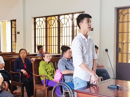 Va quẹt giao thông nhẹ, đánh người thành tàn phế