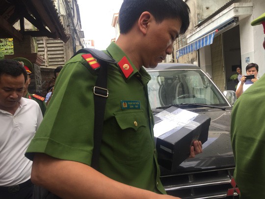 Bộ C&ocirc;ng an ho&agrave;n tất việc kh&aacute;m x&eacute;t nh&agrave; 2 cựu chủ tịch TP Đ&agrave; Nẵng - Ảnh 3.