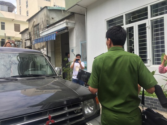 Bộ C&ocirc;ng an ho&agrave;n tất việc kh&aacute;m x&eacute;t nh&agrave; 2 cựu chủ tịch TP Đ&agrave; Nẵng - Ảnh 4.