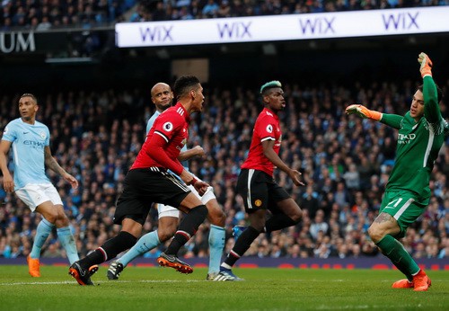 Dậy s&oacute;ng Old Trafford, Pogba kiếm đường rời Man United - Ảnh 3.