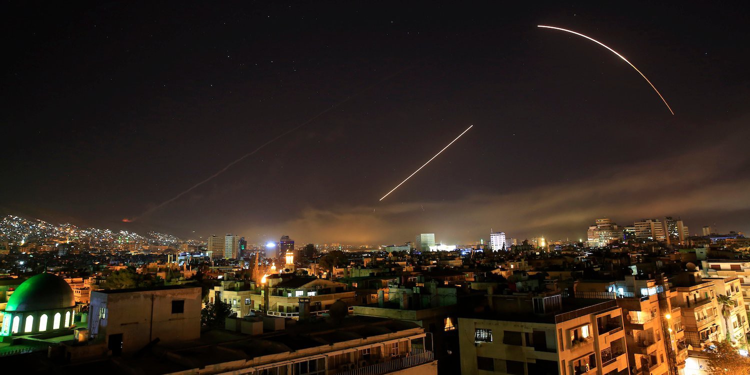 Mỹ dội 105 t&ecirc;n lửa, tại sao Syria kh&ocirc;ng chặn được c&aacute;i n&agrave;o? - Ảnh 2.