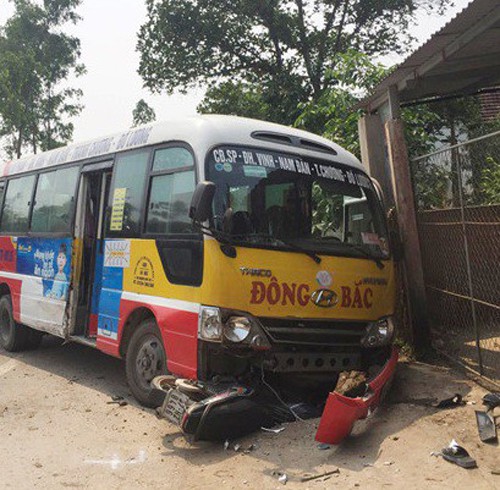 Xe buýt phóng nhanh, lấn làn tông chết 2 người, 3 người nguy kịch - Ảnh 1.